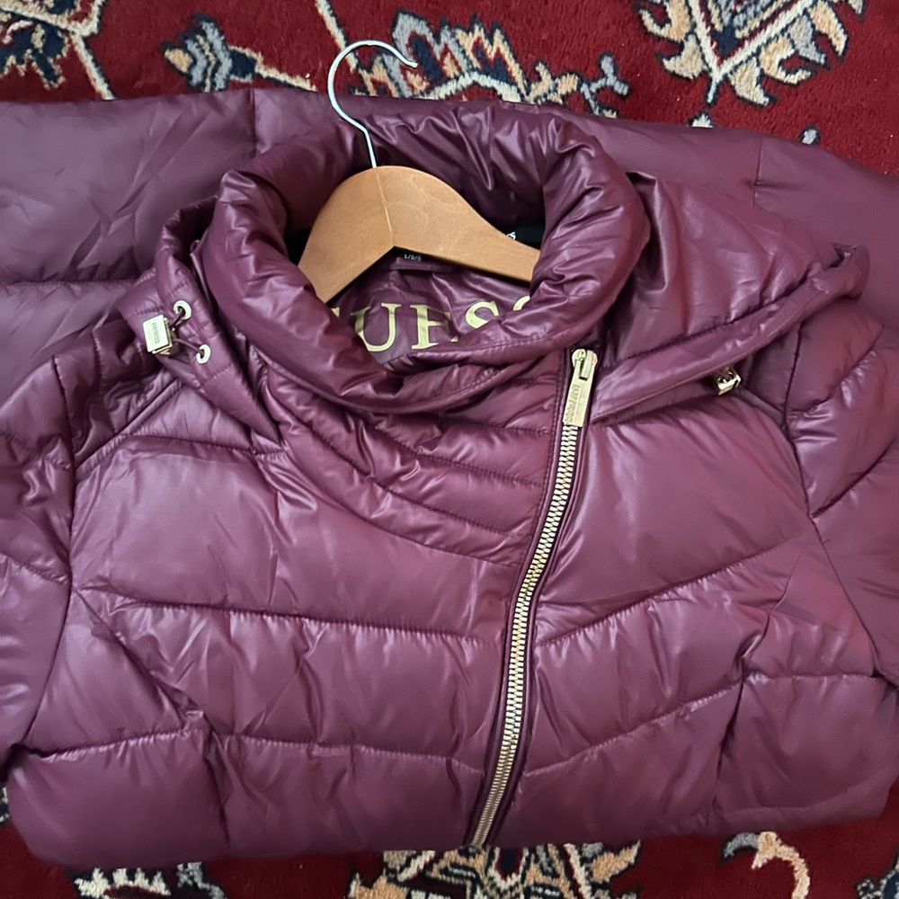 GUESS
Water Resistant Hooded Puffer Jacket In Jam Size
Large - Picture 11 of 12